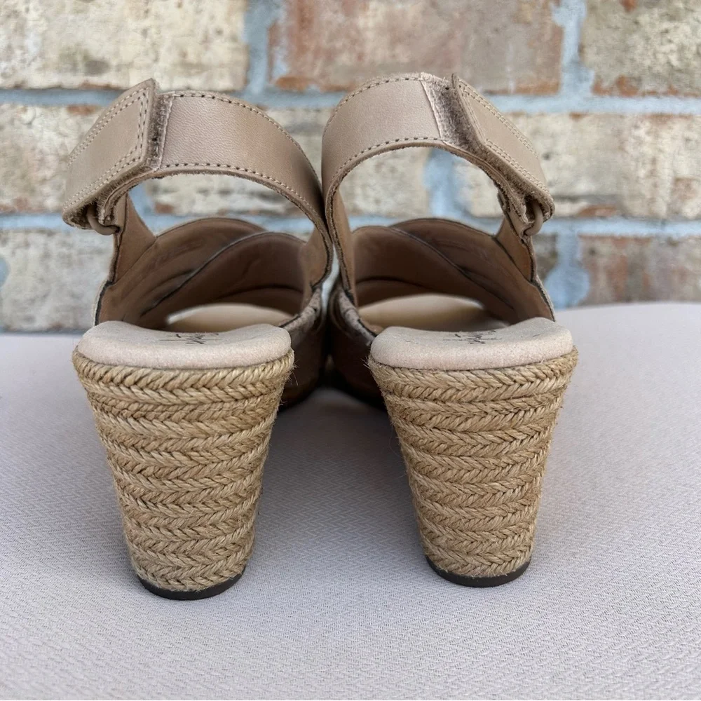 Clarks Lafley‎ Krissy 26134502 Womens Sand Leather Strap Wedges Heels Shoes 9.5M